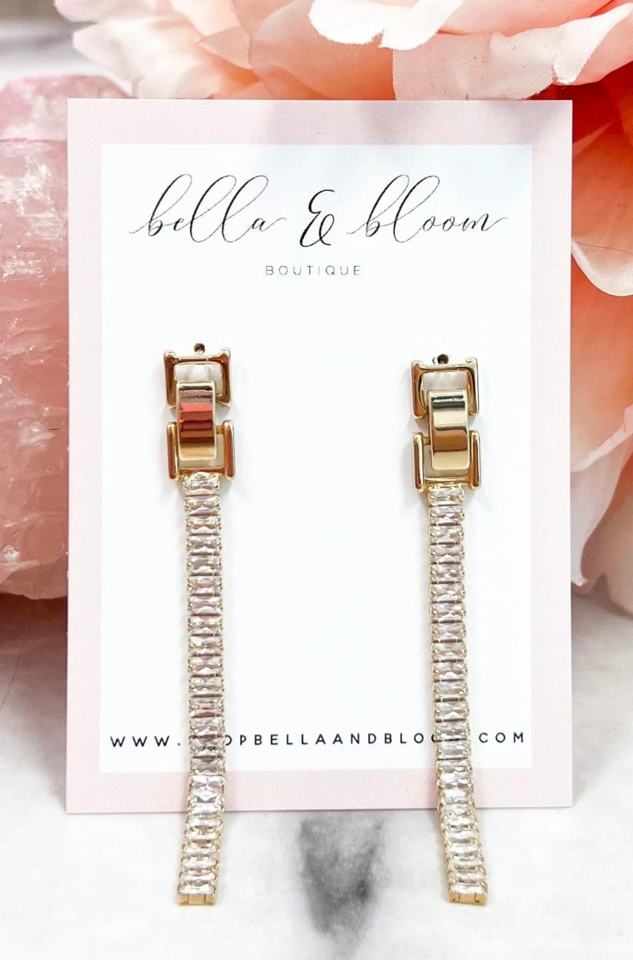 Chic Queen Embellished Earrings: Gold