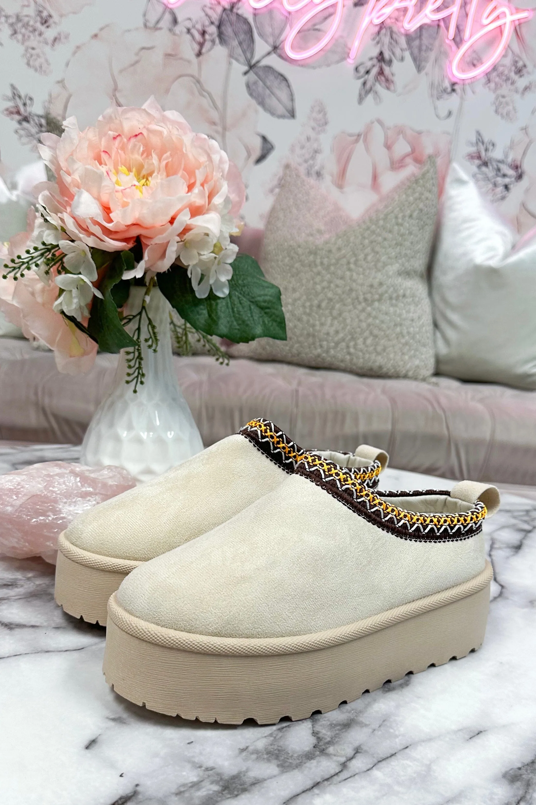 Moonie Stitched Fur Lined Platform Clog Slides: Nude